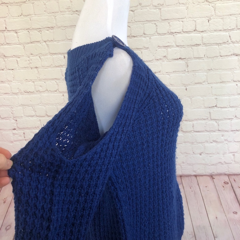 Foreign Exchange Cold Shoulder Sweater - Picture 7 of 8